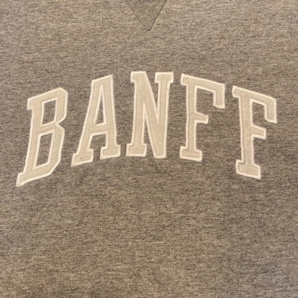 Roots Unisex Gray Crew Neck Sweatshirt w Felt Banff Across Chest /Size S - Picture 2 of 9
